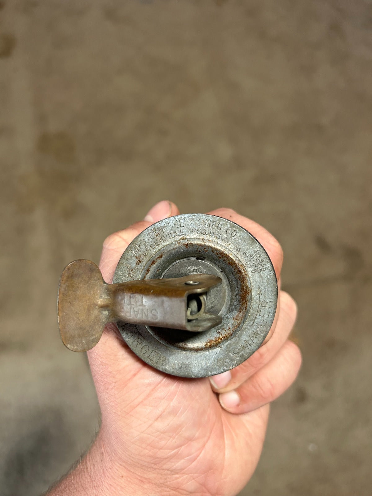 Piper larger ADJUSTABLE gas cap MOELLER MFG CO - 1