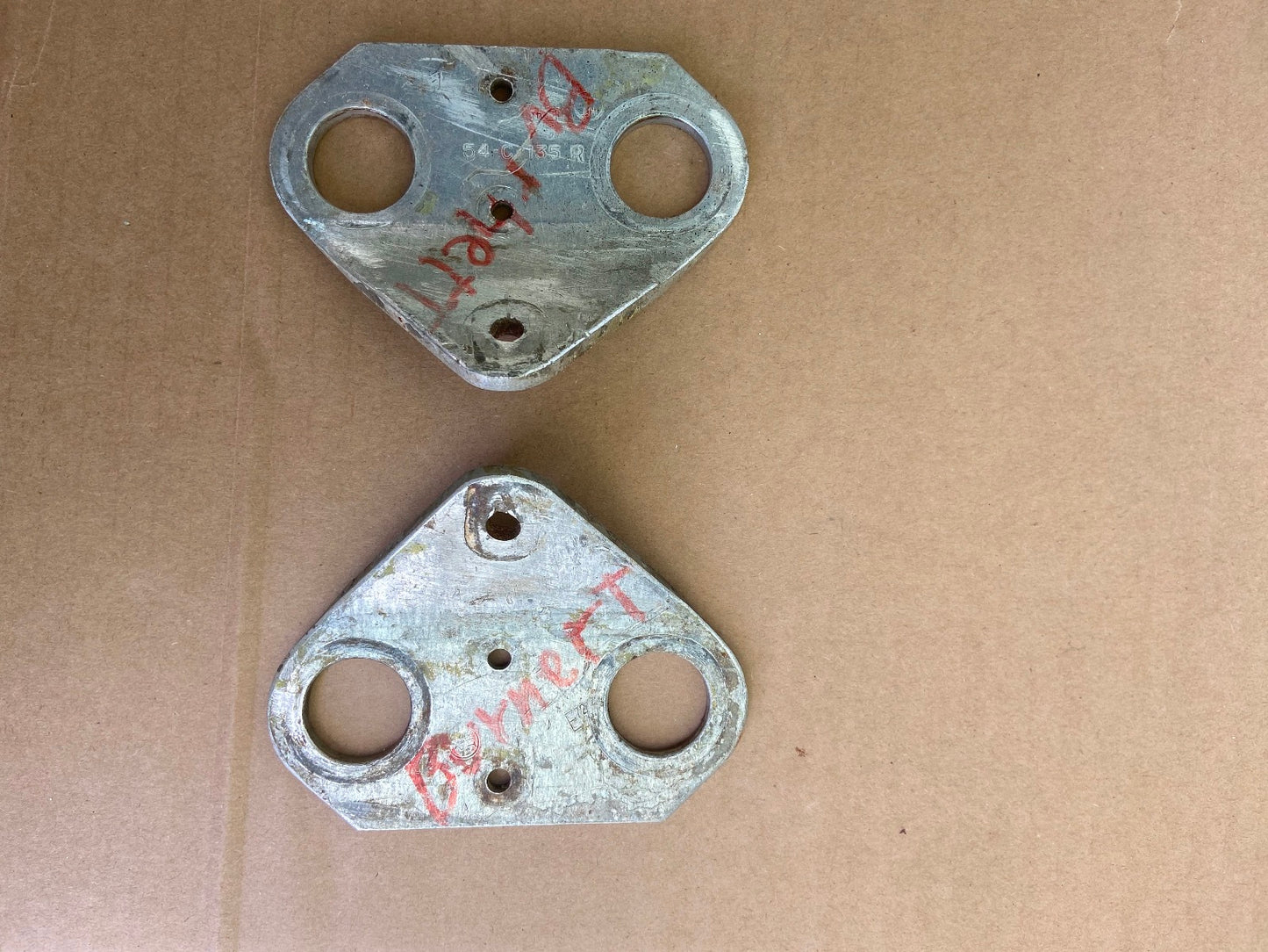 EDO Float Fitting wire mount plate (p/n54C135) Left and right - 1