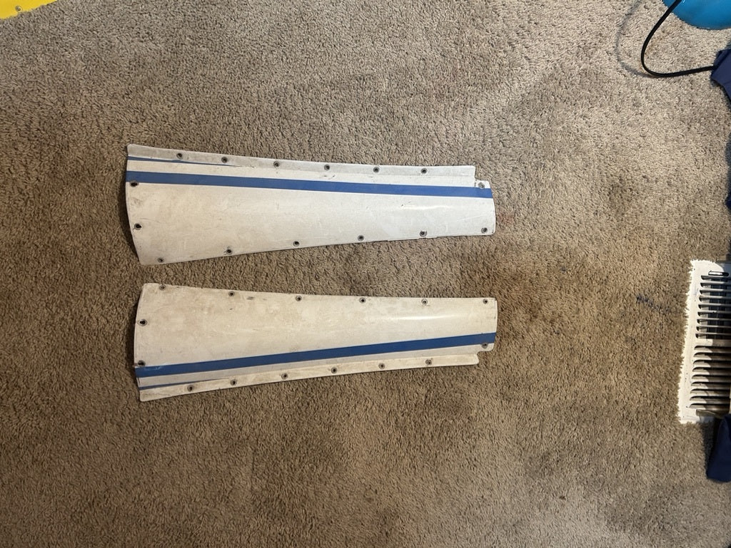 Set of Cessna 210 Fairing Stabilizer (white/blue) - 1