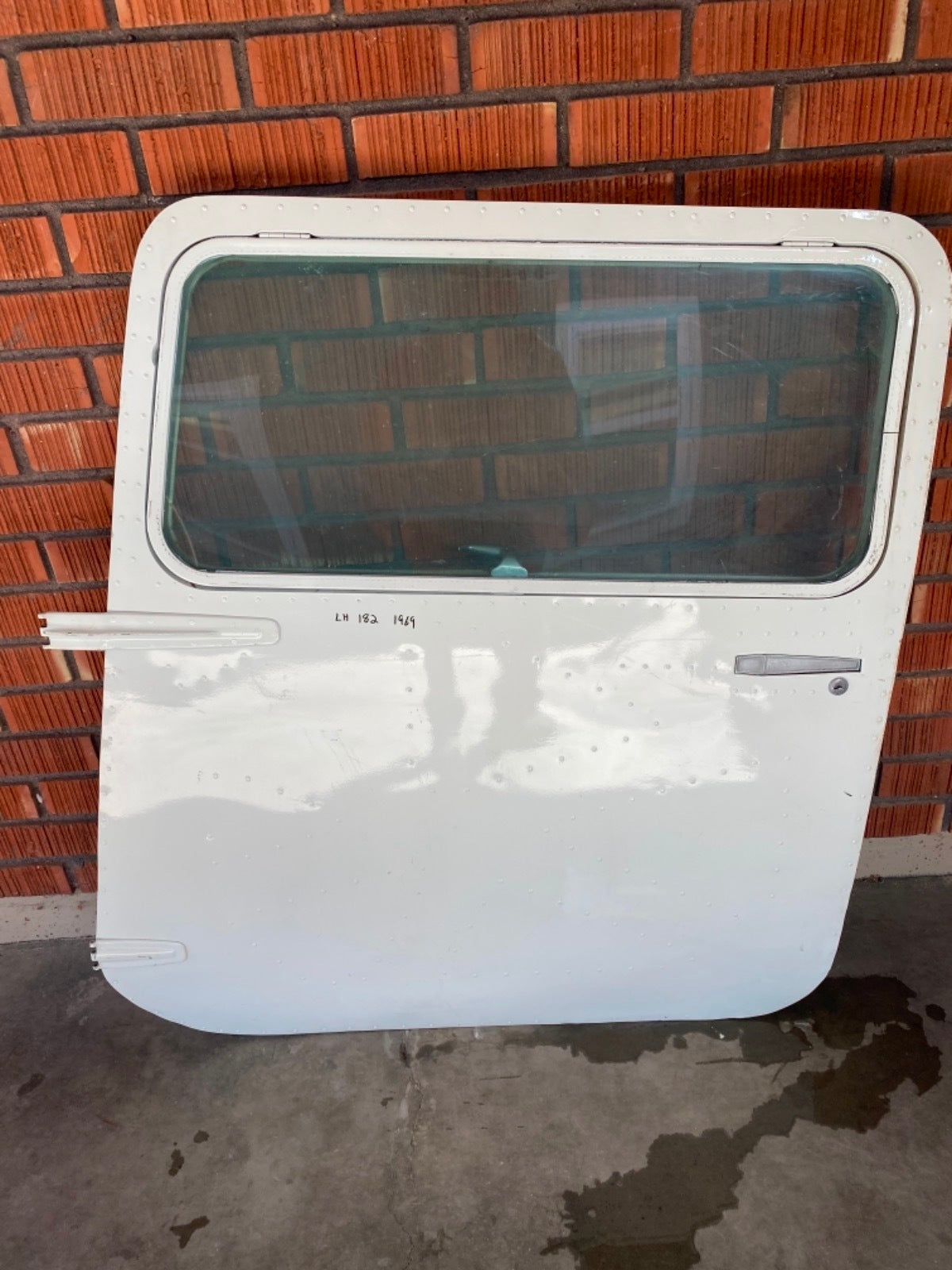 Cessna 182 LH door with latch - 1