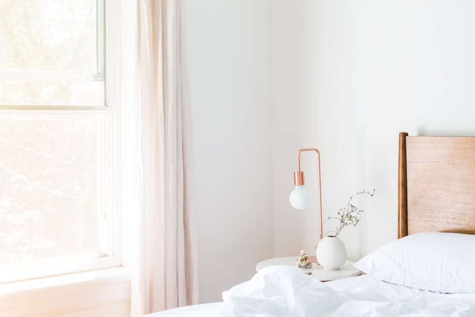 copper-light-in-bedroom_925x.jpg