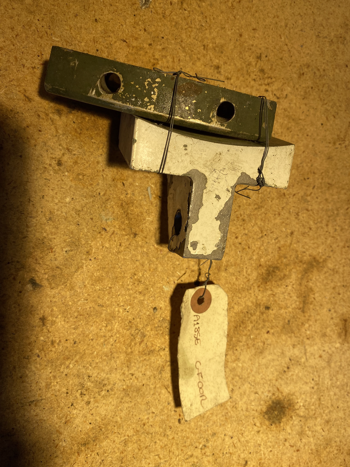 Cessna 185e Float Attachment - 1